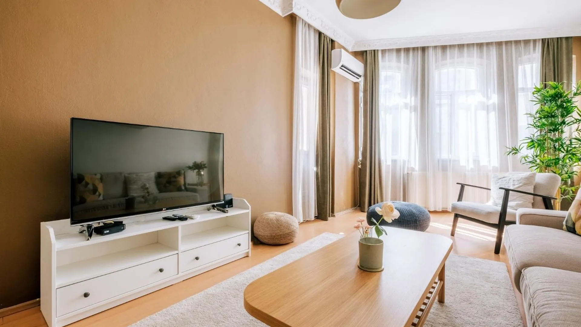 Apartament Central Flat W Balcony Near Vibrant Istiklal Stambuł Turcja