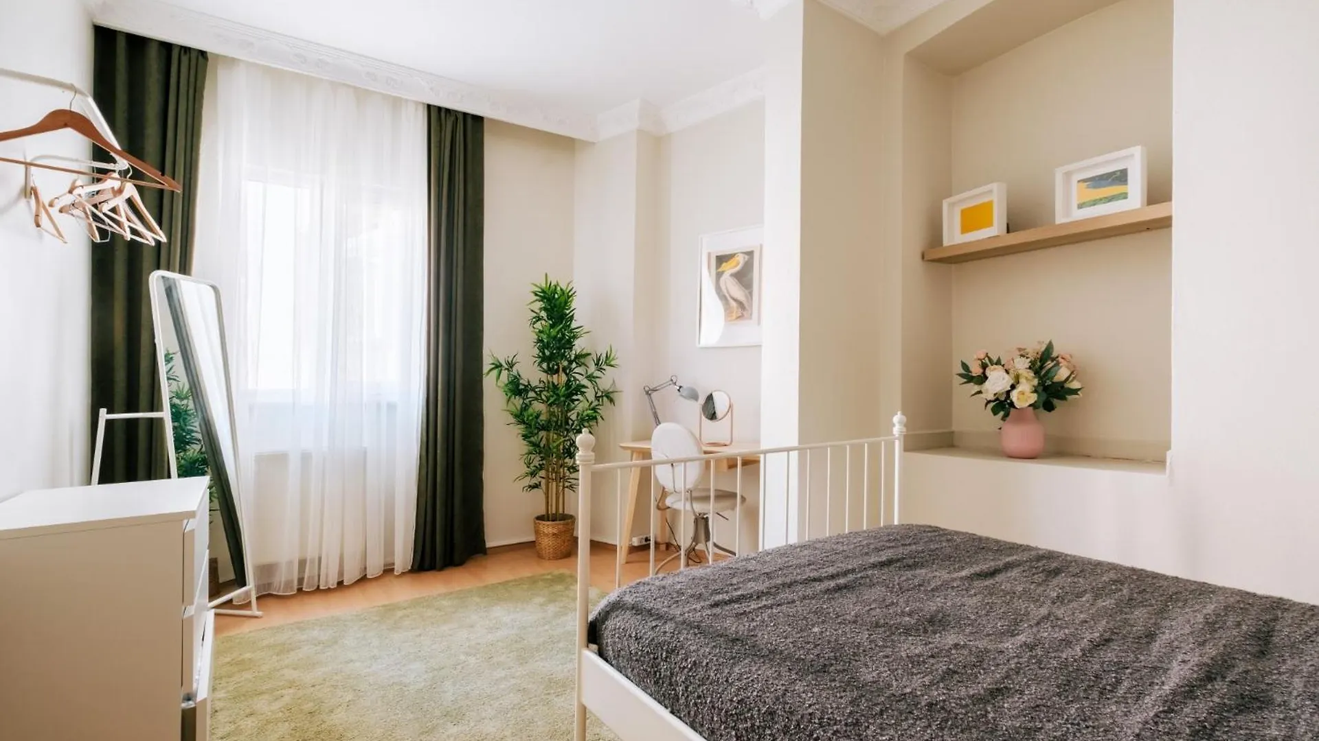 Apartment Central Flat W Balcony Near Vibrant Istiklal Istanbul